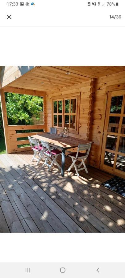 L'orée des bois , détente et calme . Mesigny Exterior foto